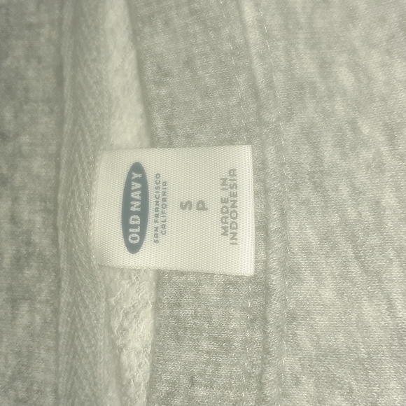 CLEARANCE Old Navy sweatshirt - Picture 3 of 3